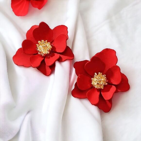 Dainty Red Flow Stud Earrings w/ Gold Detailing Bloomcore Elegant Office - Picture 1 of 4